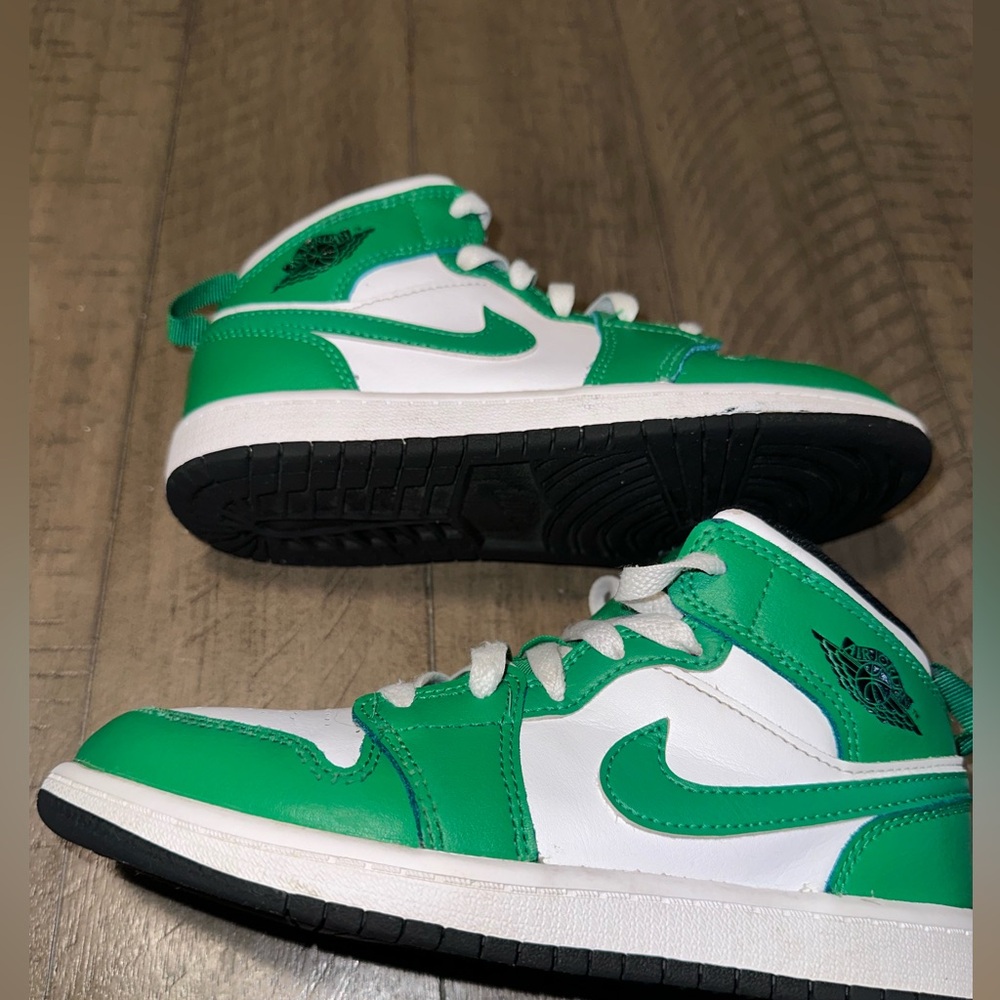 Jordan 1 Mid Kids Sneakers in Green and White
